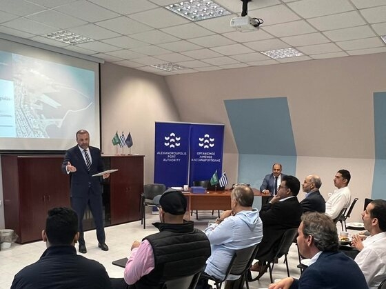 Στιγμιότυπο από την συνάντηση στα γραφεία του ΟΛΑ